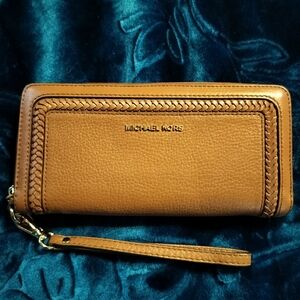 Michael kors clutch wallet